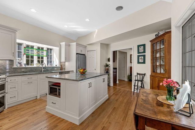 12 Pond Street, Brewster, MA 02631