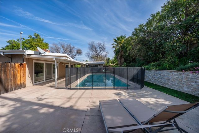 23000 Brenford, Woodland Hills, CA 91364