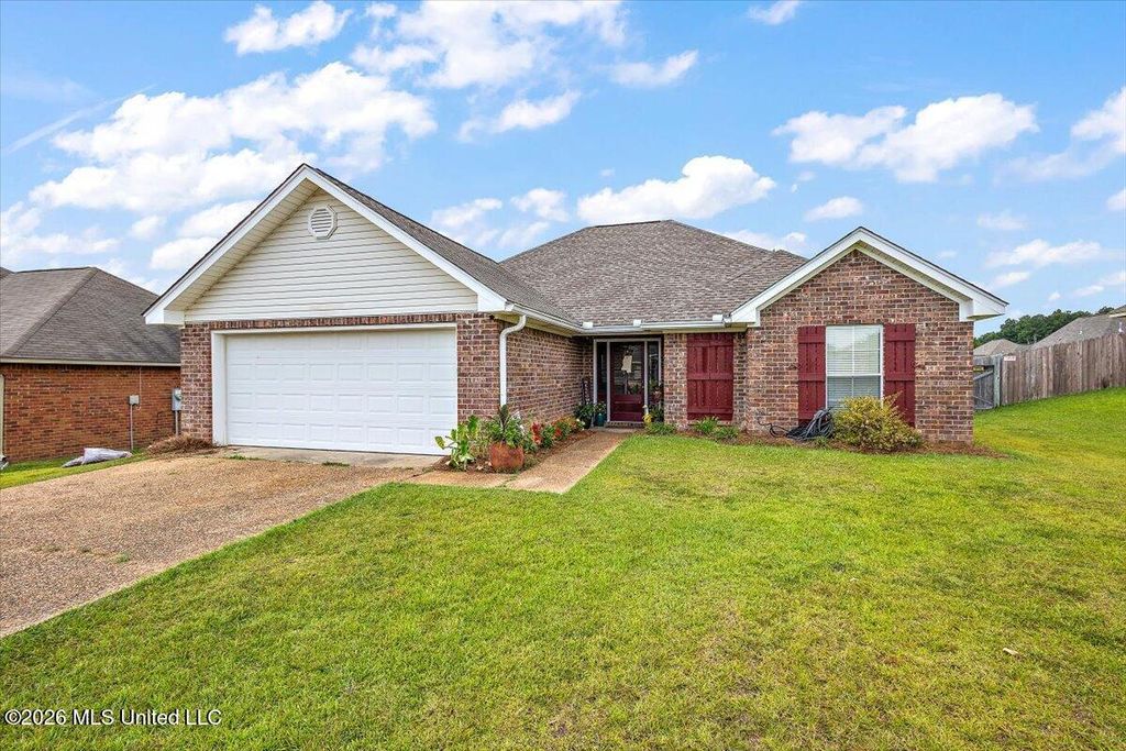 115 Ash Ridge Place, Pearl, MS 39208