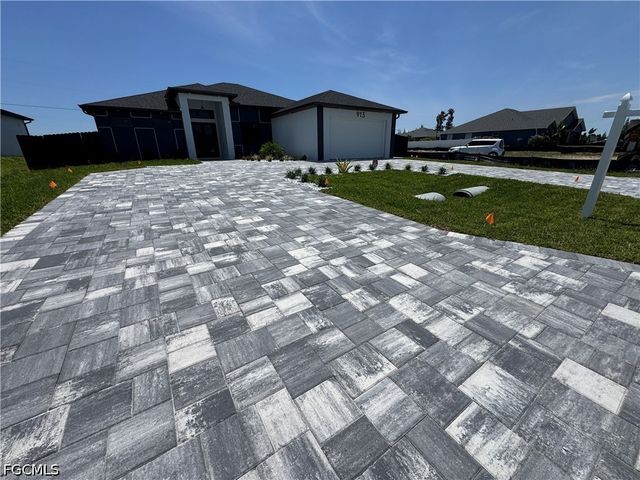 913 NE Juanita PL, Cape Coral, FL 33909