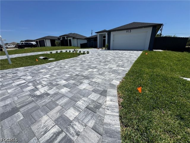 913 NE Juanita PL, Cape Coral, FL 33909