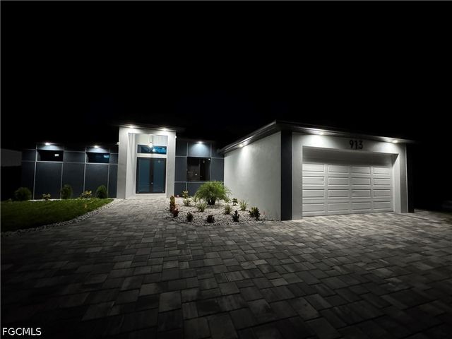 913 NE Juanita PL, Cape Coral, FL 33909