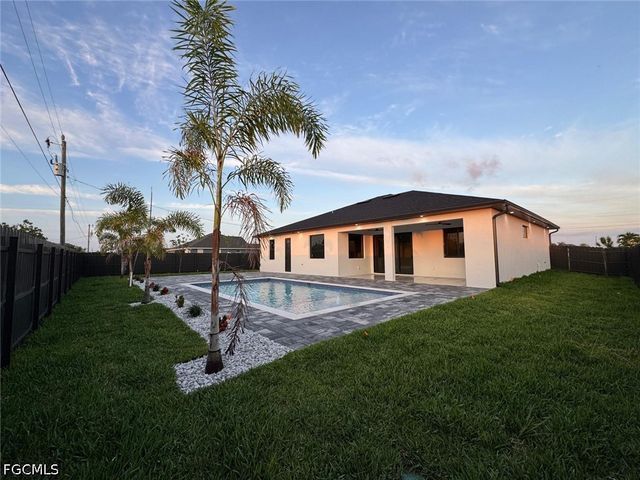 913 NE Juanita PL, Cape Coral, FL 33909