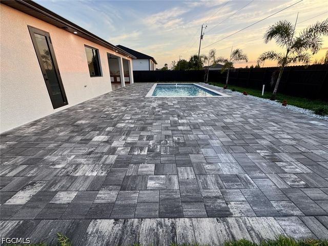 913 NE Juanita PL, Cape Coral, FL 33909