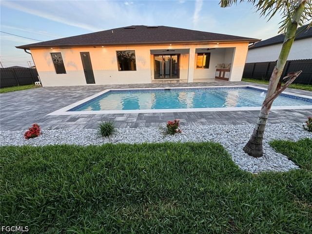 913 NE Juanita PL, Cape Coral, FL 33909