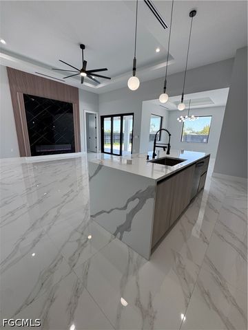 913 NE Juanita PL, Cape Coral, FL 33909
