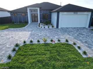 913 NE Juanita PL, Cape Coral, FL 33909