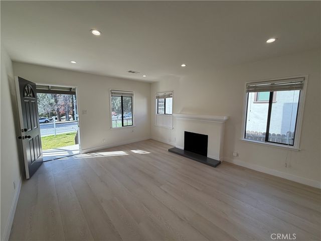 3357 Honolulu Avenue, La Crescenta, CA 91214