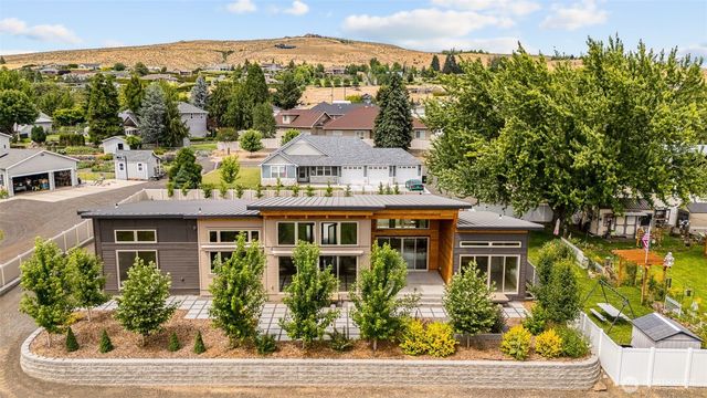 8 N 96th Avenue, Yakima, WA 98908