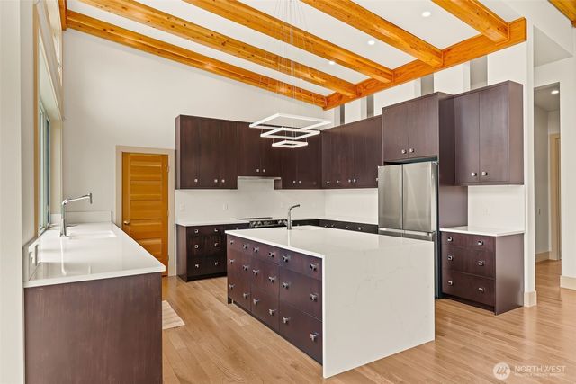 8 N 96th Avenue, Yakima, WA 98908