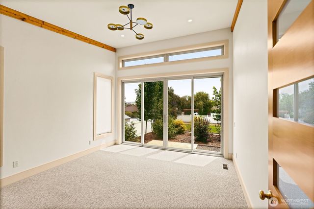 8 N 96th Avenue, Yakima, WA 98908