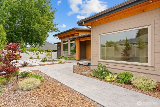 8 N 96th Avenue, Yakima, WA 98908