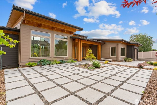 8 N 96th Avenue, Yakima, WA 98908