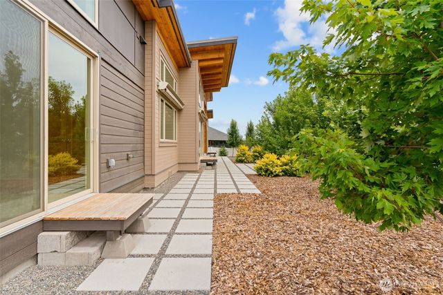 8 N 96th Avenue, Yakima, WA 98908