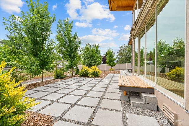 8 N 96th Avenue, Yakima, WA 98908