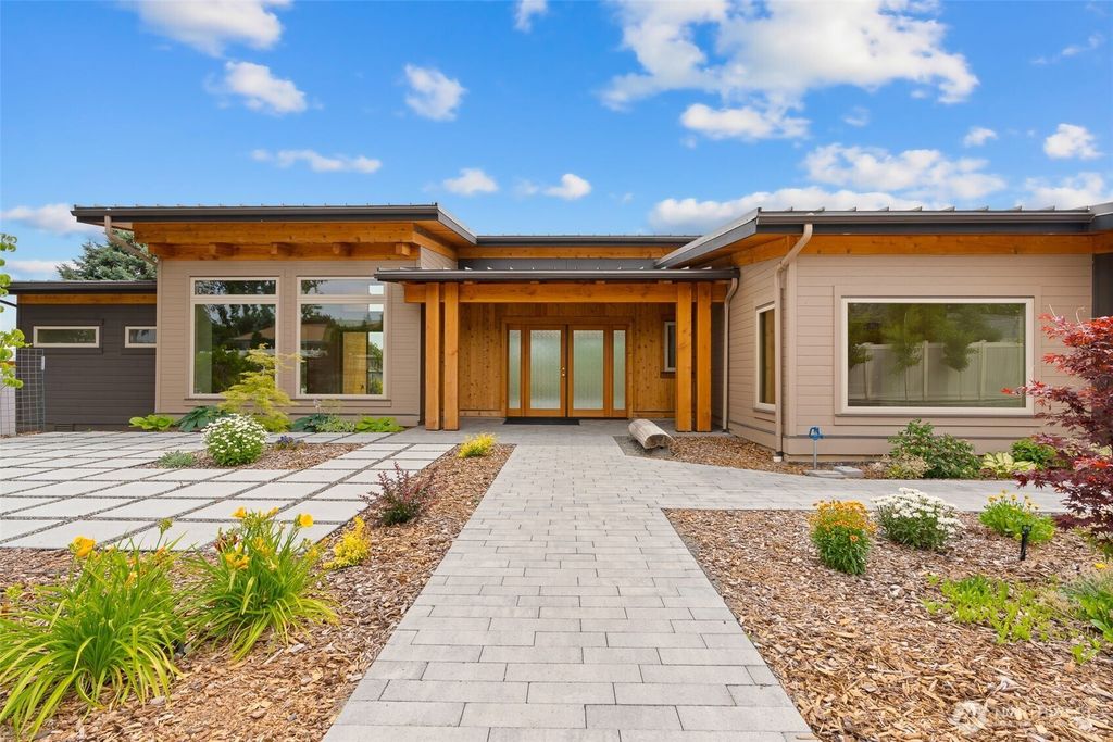 8 N 96th Avenue, Yakima, WA 98908