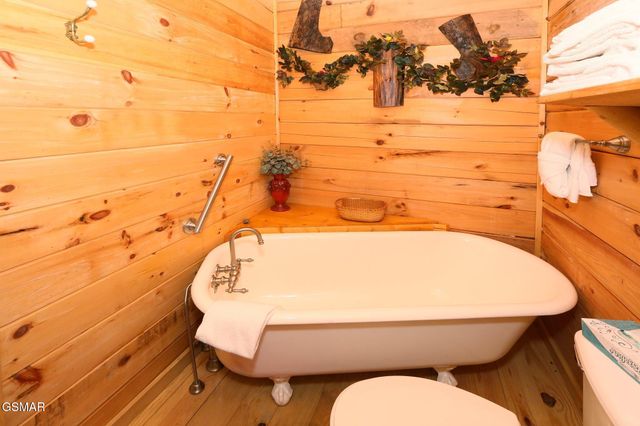 3030 Brothers Way, Sevierville, TN 37876