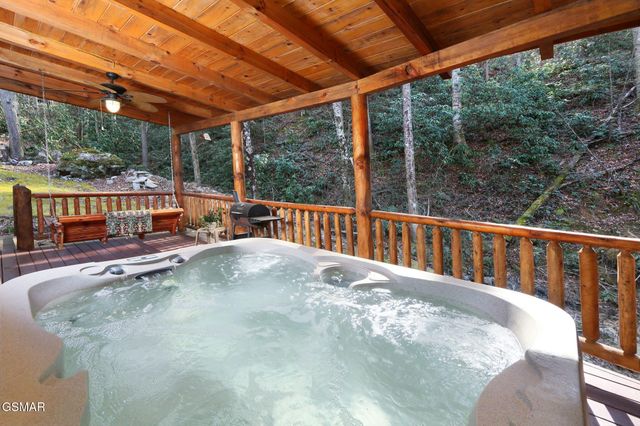 3030 Brothers Way, Sevierville, TN 37876