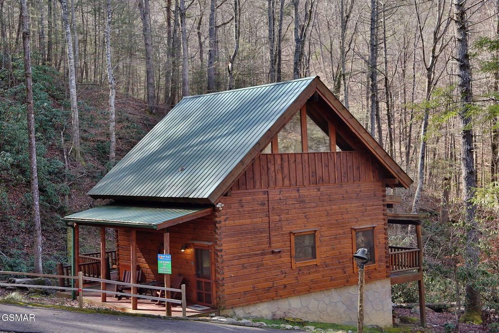 3030 Brothers Way, Sevierville, TN 37876