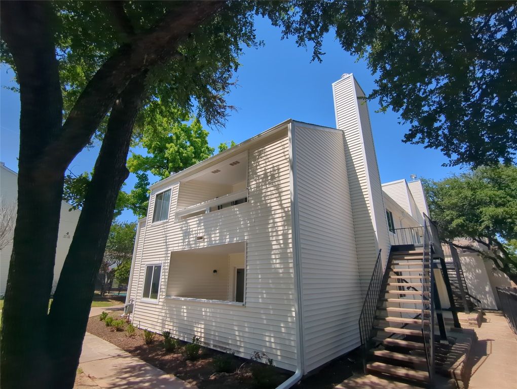 7431 Holly Hill Drive 131, Dallas, TX 75231