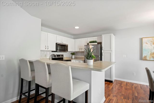 44068 Elm Drive, Sterling Heights, MI 48313