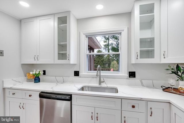 301 INGLESIDE DR, Fredericksburg, VA 22405