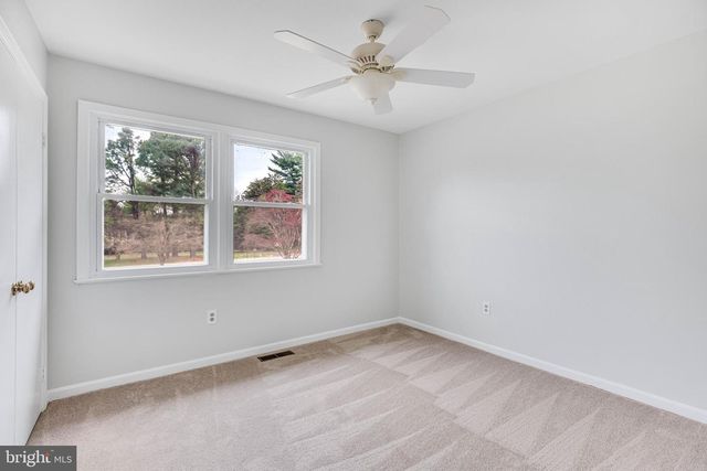 301 INGLESIDE DR, Fredericksburg, VA 22405