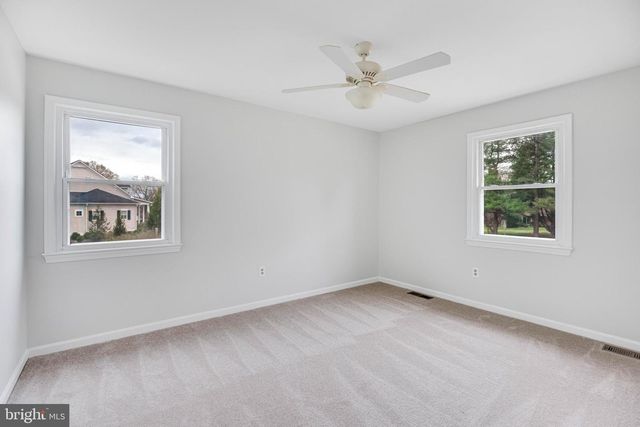 301 INGLESIDE DR, Fredericksburg, VA 22405