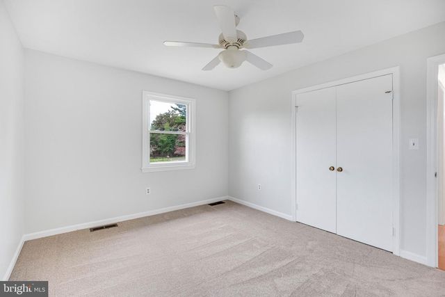 301 INGLESIDE DR, Fredericksburg, VA 22405