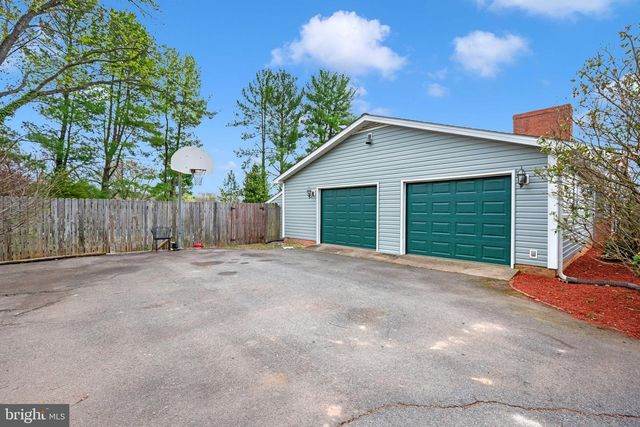 301 INGLESIDE DR, Fredericksburg, VA 22405