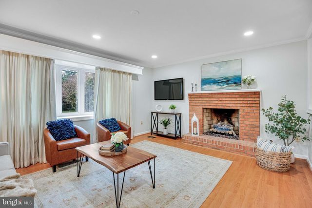 301 INGLESIDE DR, Fredericksburg, VA 22405