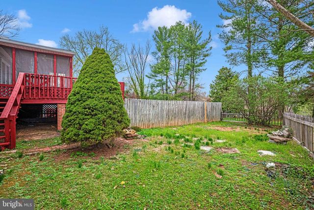 301 INGLESIDE DR, Fredericksburg, VA 22405