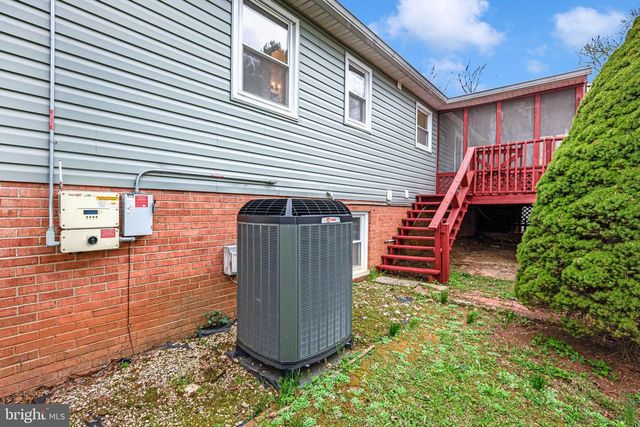 301 INGLESIDE DR, Fredericksburg, VA 22405