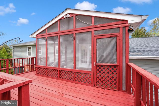 301 INGLESIDE DR, Fredericksburg, VA 22405