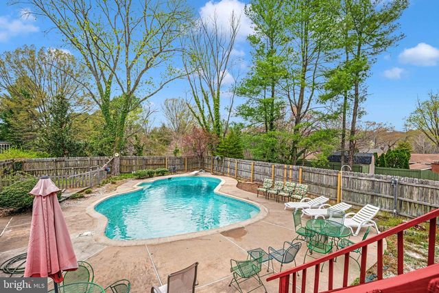 301 INGLESIDE DR, Fredericksburg, VA 22405