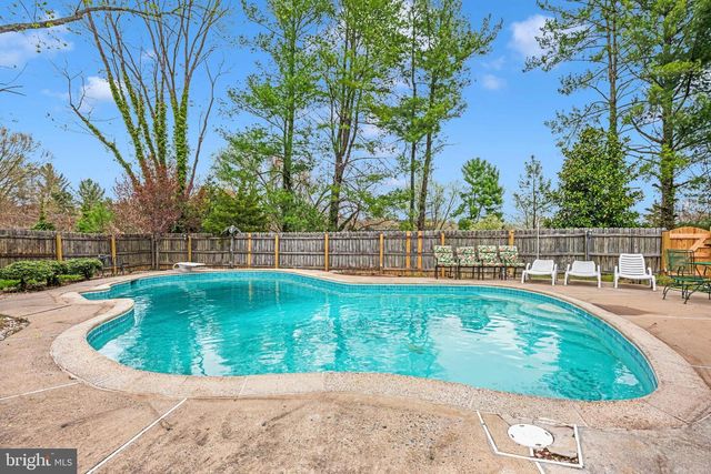 301 INGLESIDE DR, Fredericksburg, VA 22405