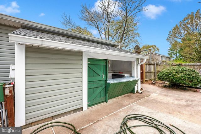 301 INGLESIDE DR, Fredericksburg, VA 22405