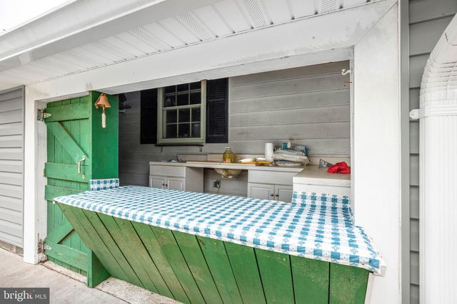 301 INGLESIDE DR, Fredericksburg, VA 22405