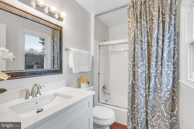 301 INGLESIDE DR, Fredericksburg, VA 22405