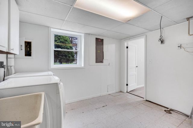 301 INGLESIDE DR, Fredericksburg, VA 22405