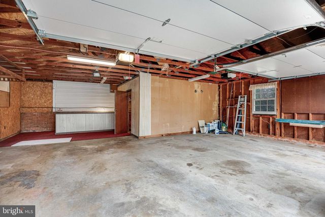 301 INGLESIDE DR, Fredericksburg, VA 22405