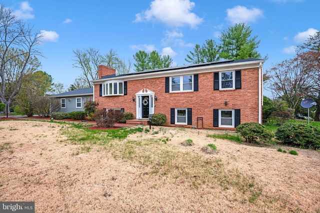 301 INGLESIDE DR, Fredericksburg, VA 22405