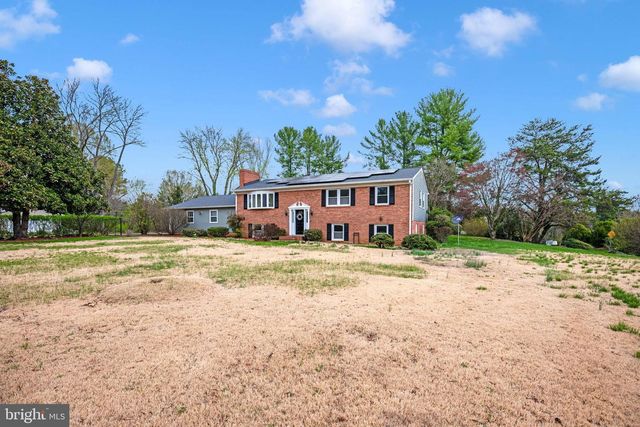 301 INGLESIDE DR, Fredericksburg, VA 22405
