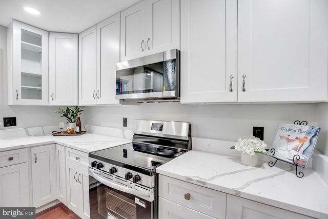 301 INGLESIDE DR, Fredericksburg, VA 22405