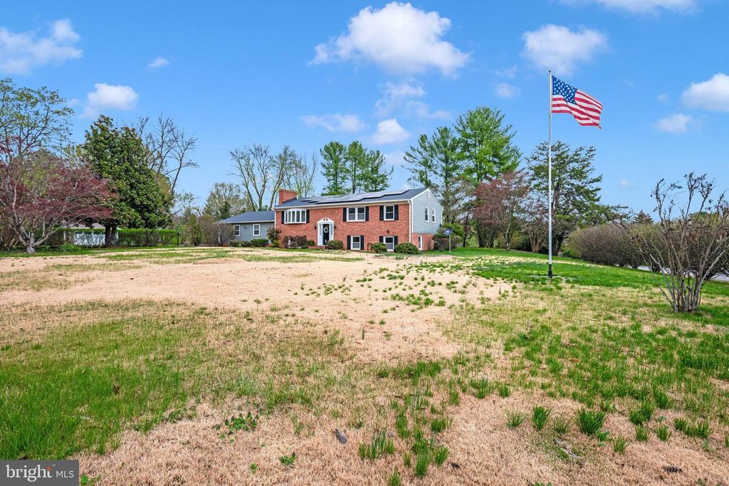 301 INGLESIDE DR, Fredericksburg, VA 22405