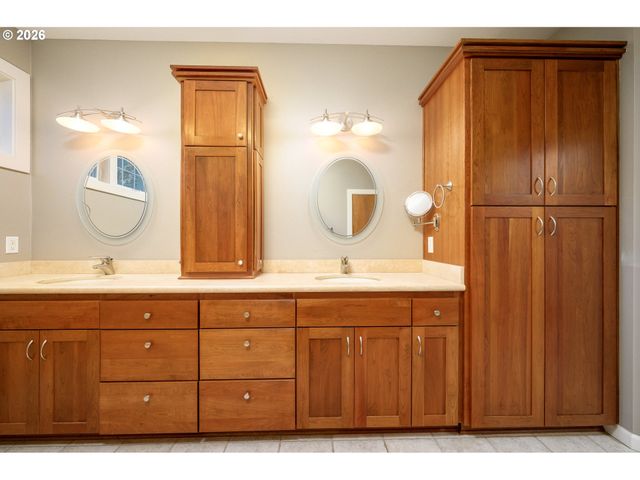 1924 Nw WALLACE Rd, Mc Minnville, OR 97128