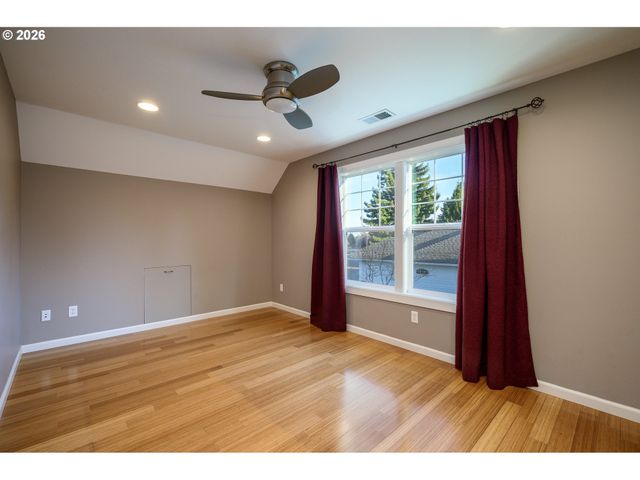 1924 Nw WALLACE Rd, Mc Minnville, OR 97128