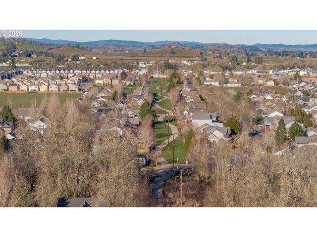 1924 Nw WALLACE Rd, Mc Minnville, OR 97128