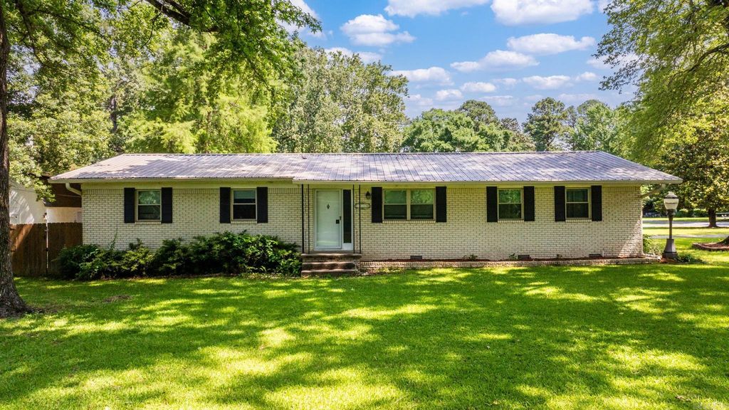 7110 Forest Dale Drive, North Little Rock, AR 72118