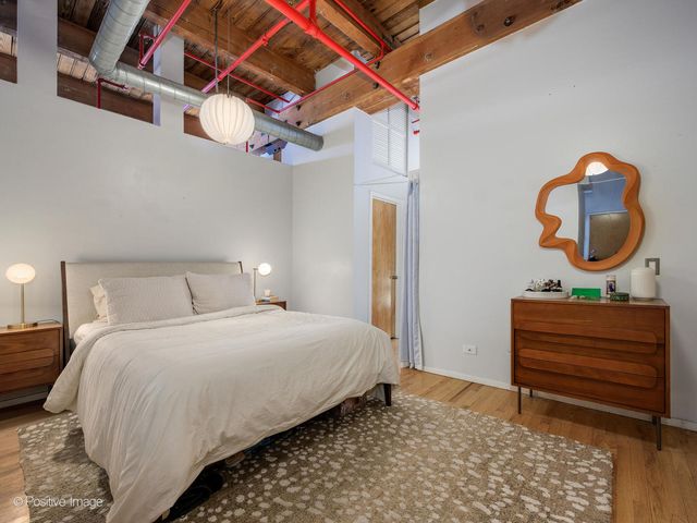 2300 W Wabansia Avenue 204, Chicago, IL 60647